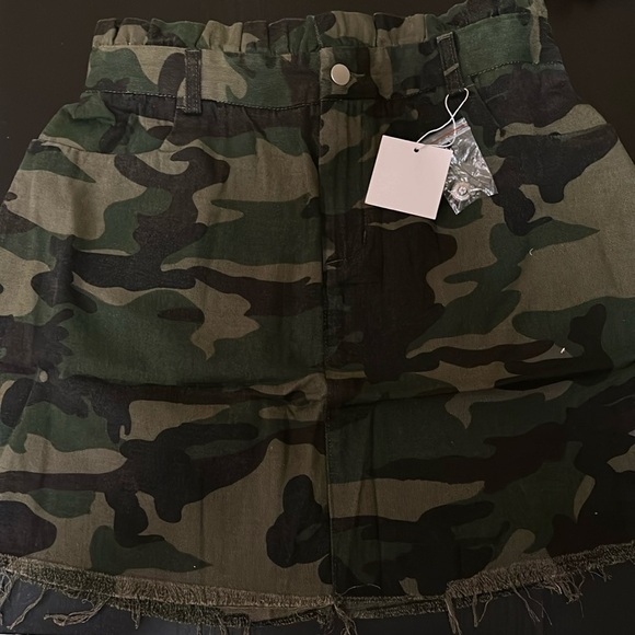 Hayden PLUS camo skirt - Picture 3 of 3